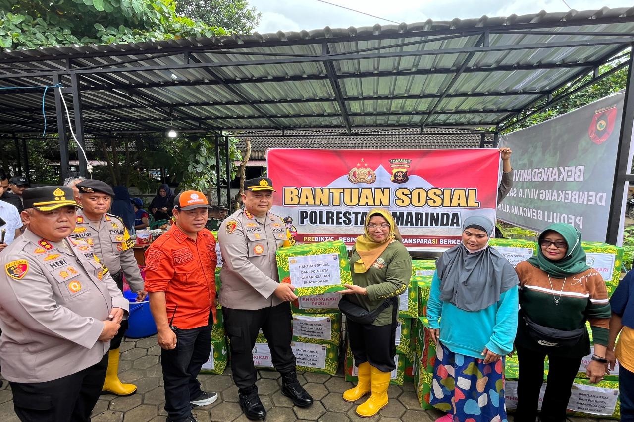 banjir_belum_surut,_kapolresta_pastikan_bantuan_tersalurkan_ke_semua_wilayah1_b0fa6621-e120-4c21-b0f9-a63c0f4ad698.jpeg