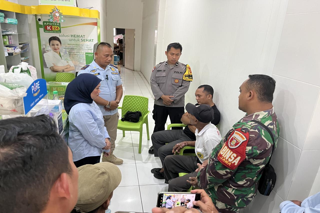 juru_parkir_liar_di_samarinda_nekat_tarik_uang_parkir_di_lahan_apotek_k-24,_pemilik_dan_pelanggan_resah1_IMG_3849.jpeg