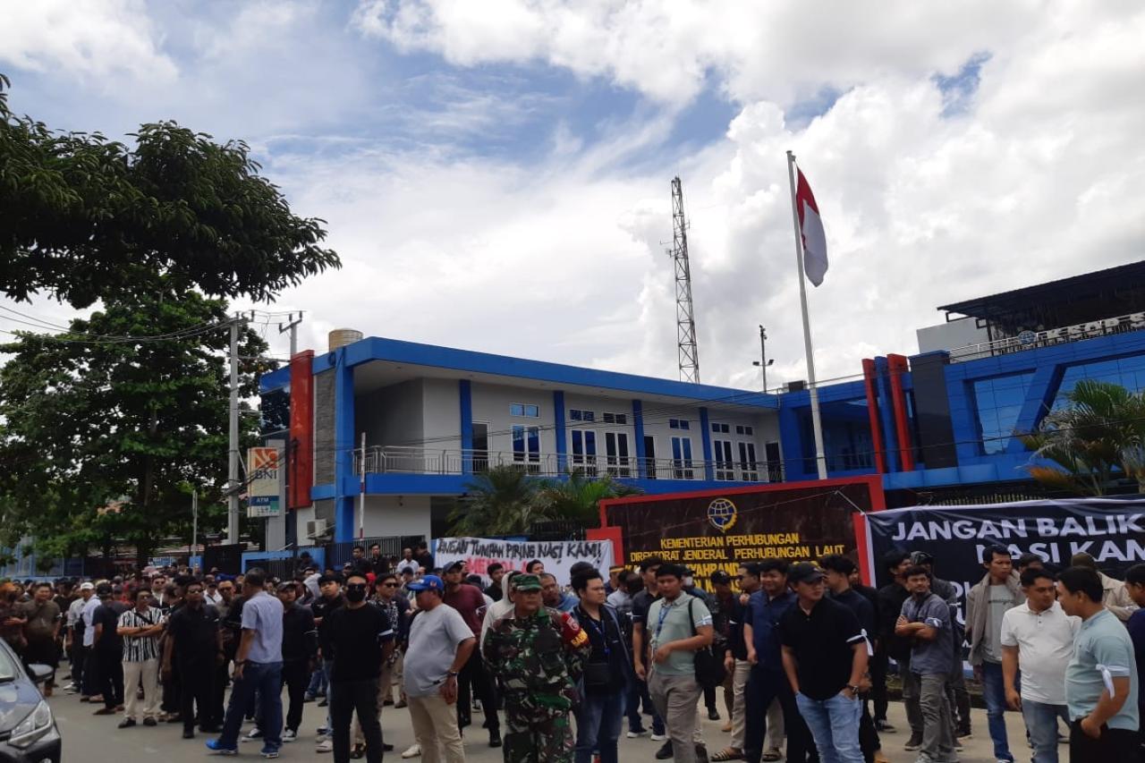 penutupan_sungai_mahakam_dikecam!_ribuan_pekerja_terancam_kehilangan_mata_pencaharian1_921a6f24-90ed-4129-afa0-2b57c54c623c.jpeg